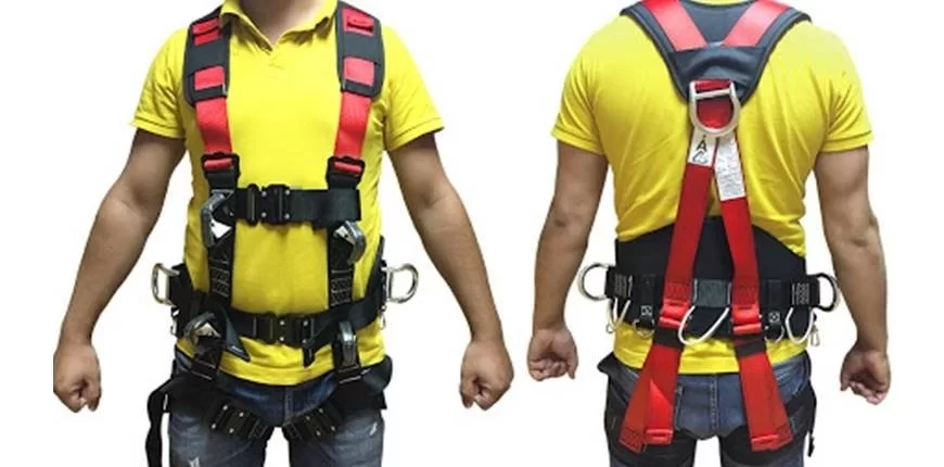 Emniyet kemeri ile ilgili olarak aşağıdaki cümlelerden hangisi yanlıştır?